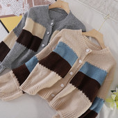 Naiste nööpidega kootud vest - kolme värvi