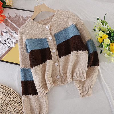 Naiste nööpidega kootud vest - kolme värvi