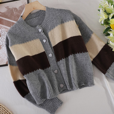 Naiste nööpidega kootud vest - kolme värvi