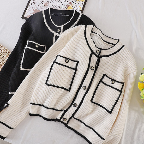 Naiste must-valge kootud vest