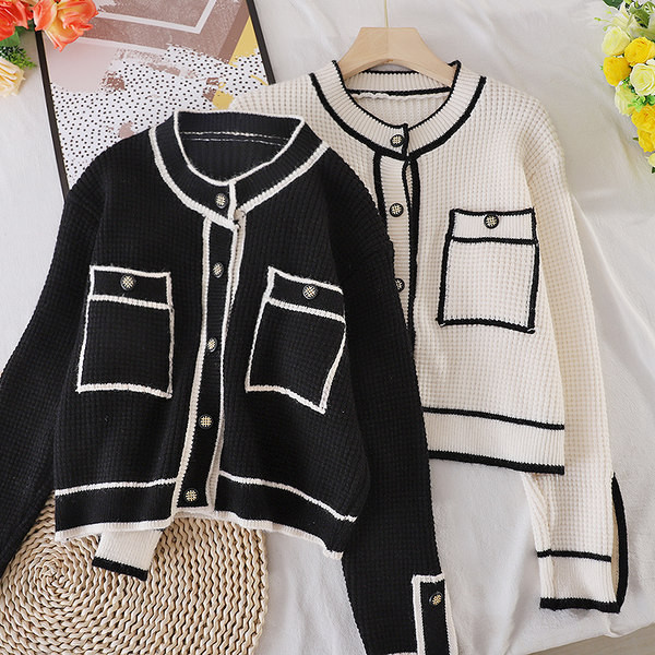 Naiste must-valge kootud vest