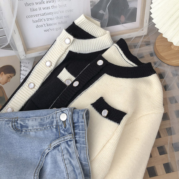 Πλεκτή γυναικεία ζακέτα με κουμπιά και τσέπες