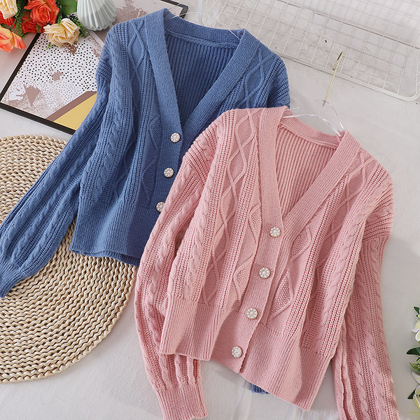 Kötött női kardigán spitz nyakkivágással és gombokkal