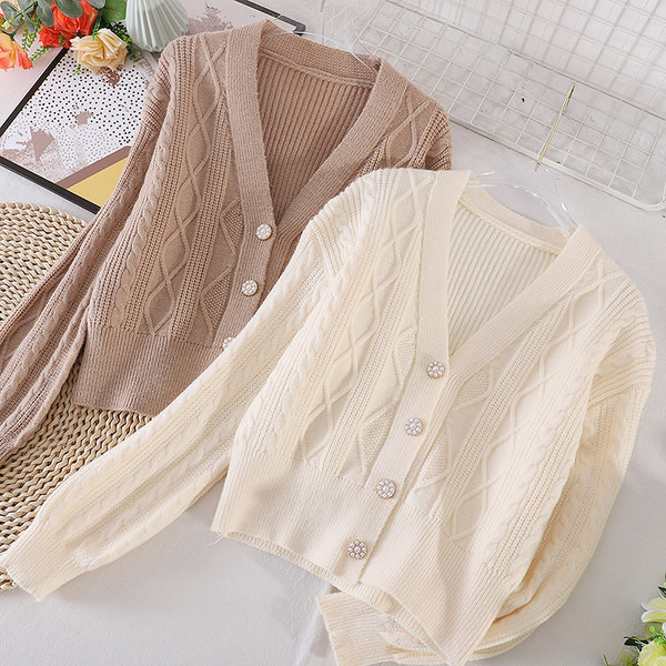 Kötött női kardigán spitz nyakkivágással és gombokkal