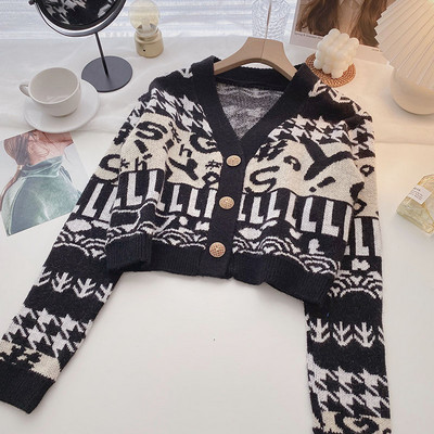 Nööpide ja spitsikaelusega talvevest