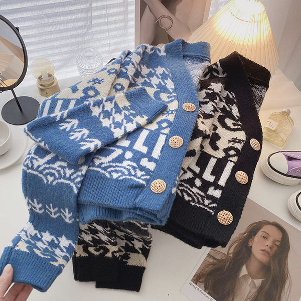 Nööpide ja spitsikaelusega talvevest