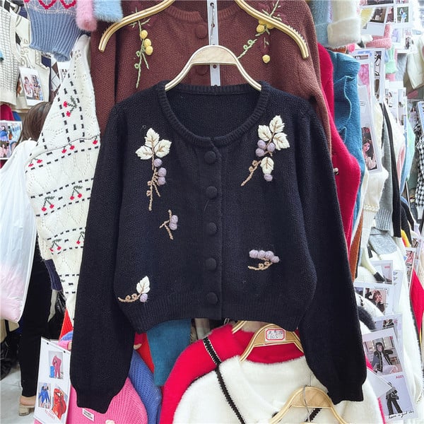 Ümmarguse dekoltee ja tikandiga vabaaja naiste kampsun