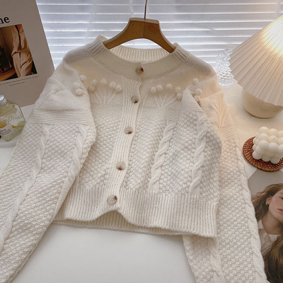 Μοντέρνα ζακέτα με οβάλ λαιμόκοψη και κουμπιά