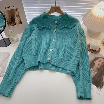 Μοντέρνα ζακέτα με οβάλ λαιμόκοψη και κουμπιά