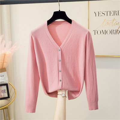 Γυναικεία ζακέτα από λεπτό πλέξιμο με λαιμόκοψη V