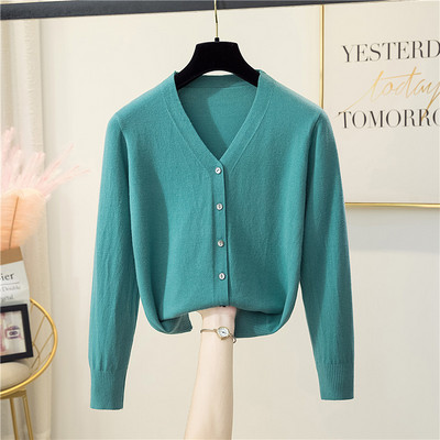 Γυναικεία ζακέτα από λεπτό πλέξιμο με λαιμόκοψη V