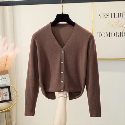 Γυναικεία ζακέτα από λεπτό πλέξιμο με λαιμόκοψη V