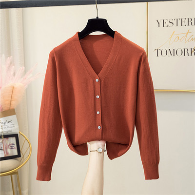 Γυναικεία ζακέτα από λεπτό πλέξιμο με λαιμόκοψη V