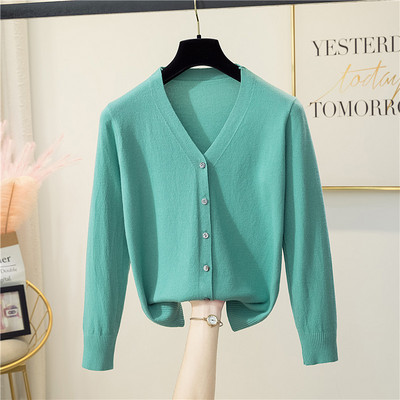 Γυναικεία ζακέτα από λεπτό πλέξιμο με λαιμόκοψη V