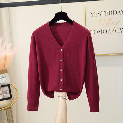 Γυναικεία ζακέτα από λεπτό πλέξιμο με λαιμόκοψη V