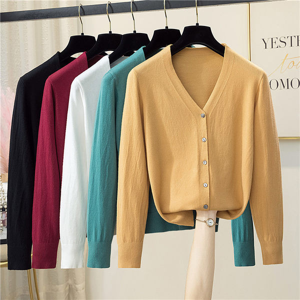 Γυναικεία ζακέτα από λεπτό πλέξιμο με λαιμόκοψη V