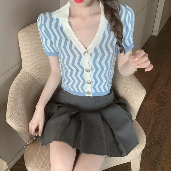 Naiste lühikeste varrukate ja metallnööpidega kardigan