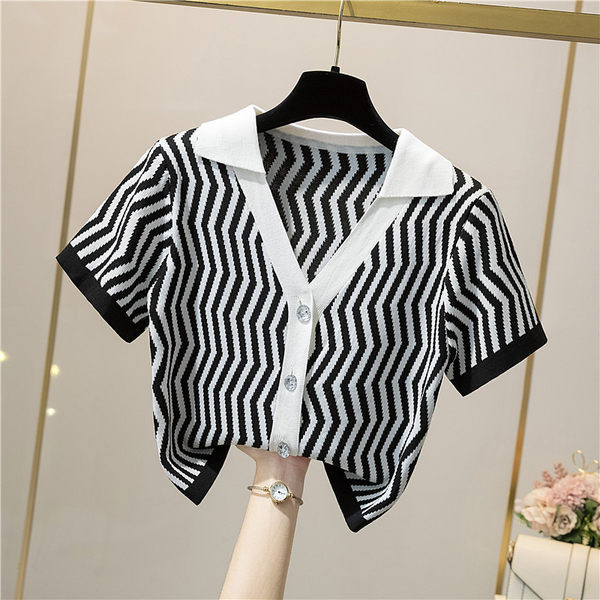 Naiste lühikeste varrukate ja metallnööpidega kardigan