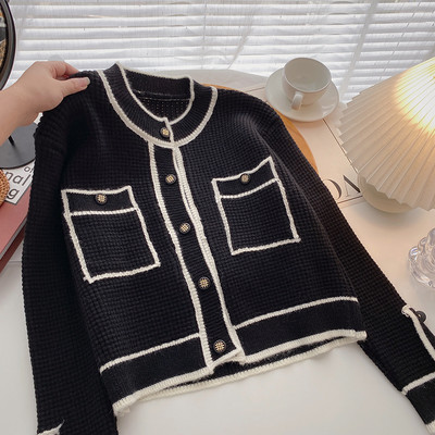 Uut mudelit ümara kaelusega ja taskutega naiste kardigan