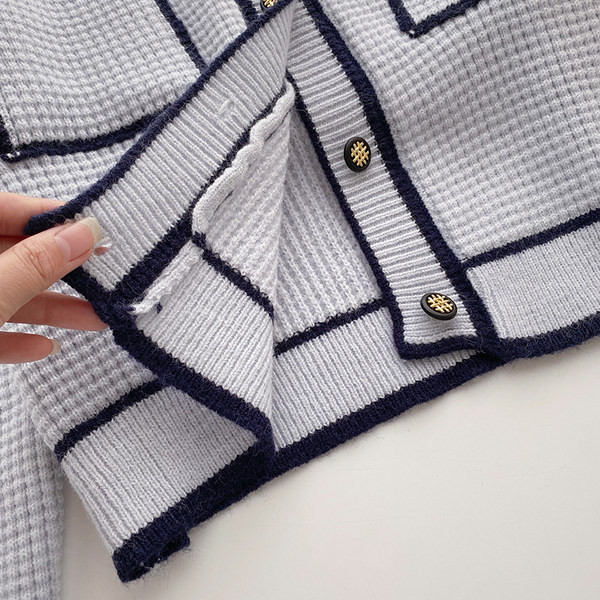 Uut mudelit ümara kaelusega ja taskutega naiste kardigan