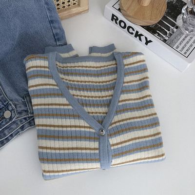 Triibuline naiste nööpidega kardigan