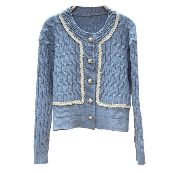 Uue mudeli kootud vest ovaalse dekoltee ja nööpidega