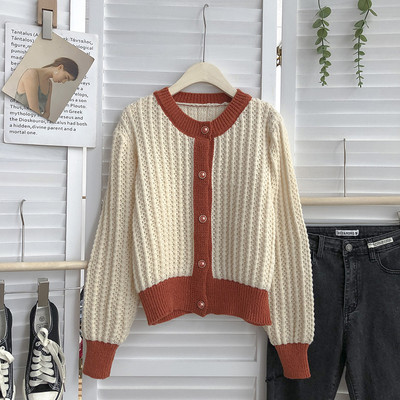 Vesta de iarna de dama tricotata cu nasturi