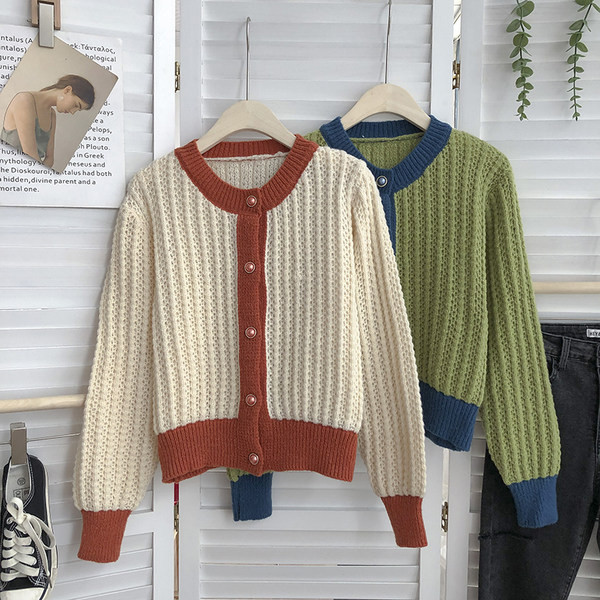 Vesta de iarna de dama tricotata cu nasturi