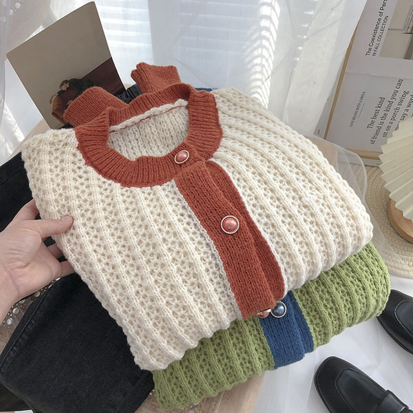 Vesta de iarna de dama tricotata cu nasturi