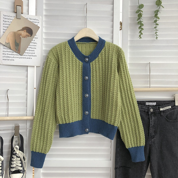 Vesta de iarna de dama tricotata cu nasturi