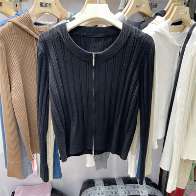 Γυναικεία ζακέτα με οβάλ λαιμόκοψη και φερμουάρ