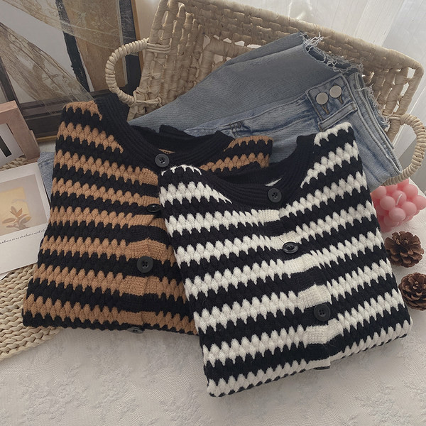 Γυναικεία  χειμερινή ζακέτα με κουμπιά και στρογγυλή λαιμόκοψη