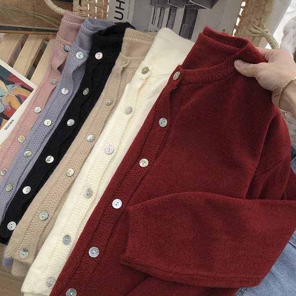 Naiste ühevärviline nööpidega vest