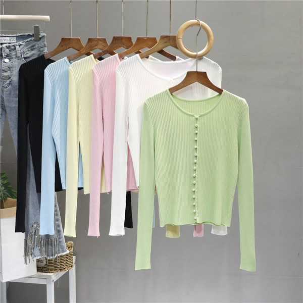 Női kardigán gyöngyház gombokkal és O-nyakkal