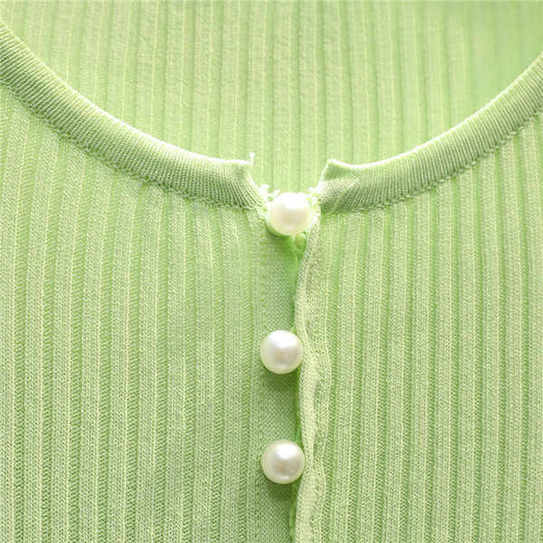 Női kardigán gyöngyház gombokkal és O-nyakkal