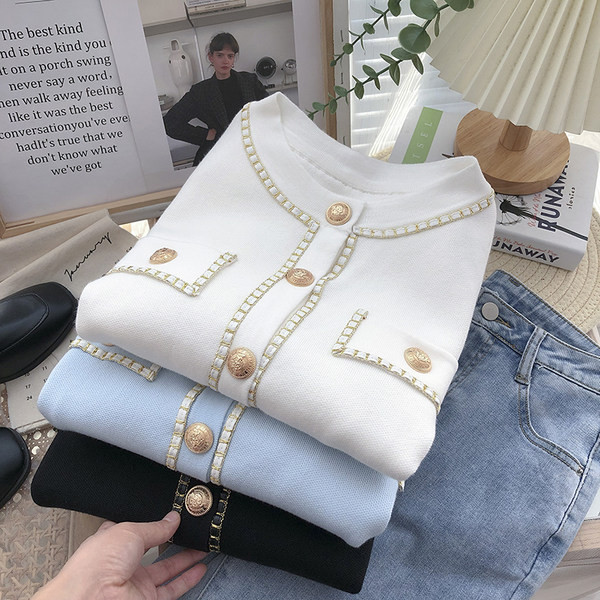 Γυναικεία ζακέτα με χρυσά κουμπιά