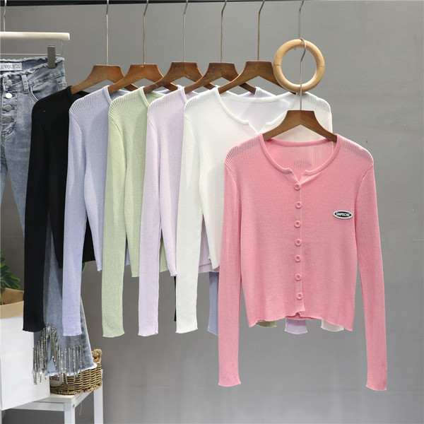 Naiste embleemi ja pikkade varrukatega kardigan