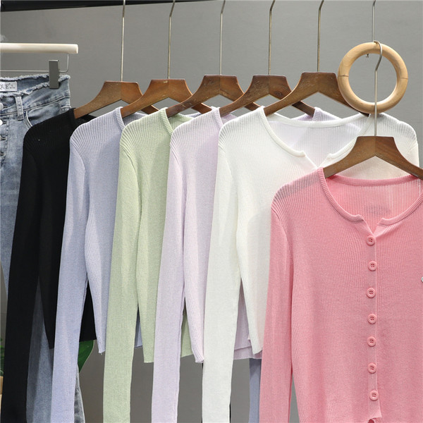 Naiste embleemi ja pikkade varrukatega kardigan