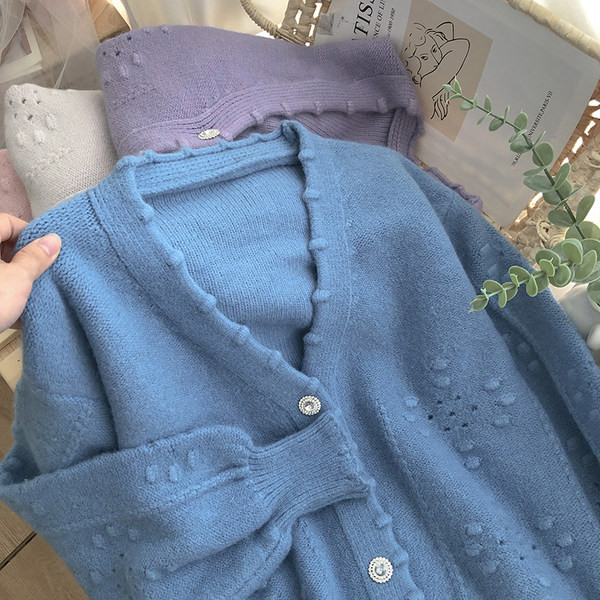 Naiste kividega kootud vest