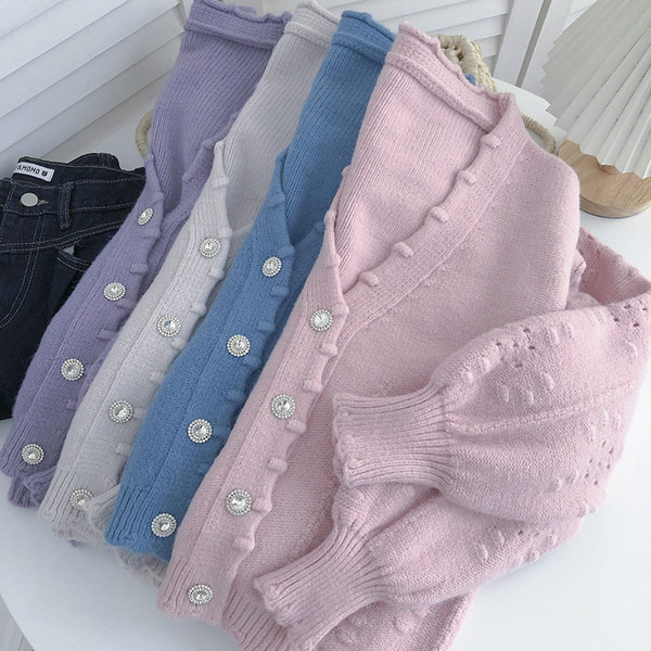 Naiste kividega kootud vest