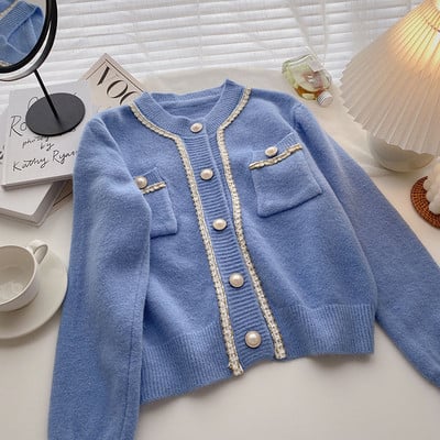 Naiste praegune vest nööpide ja taskutega