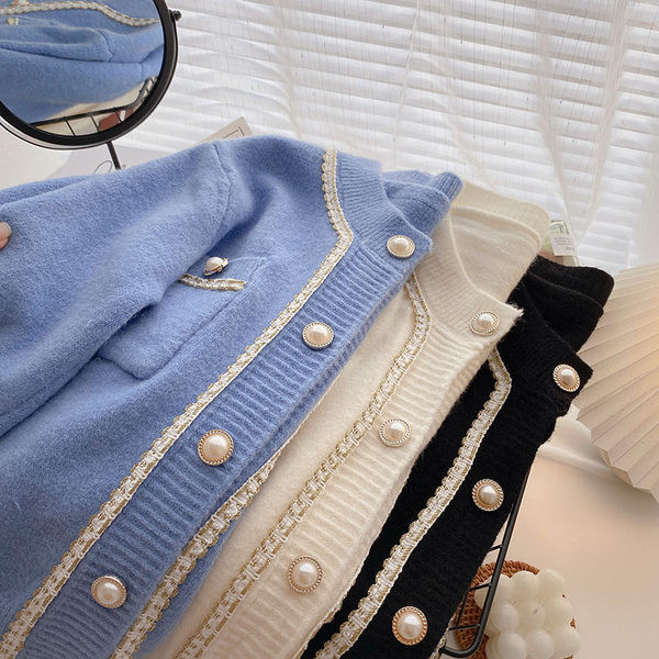 Naiste praegune vest nööpide ja taskutega