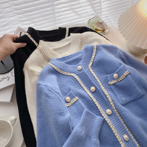 Naiste praegune vest nööpide ja taskutega