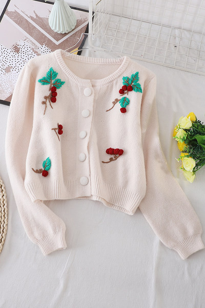 Naiste valge vest ümara kaelusega ja 3D elemendiga