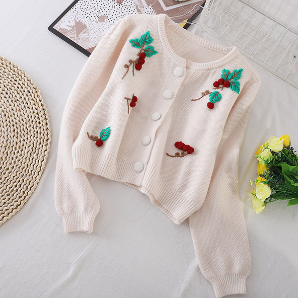 Naiste valge vest ümara kaelusega ja 3D elemendiga