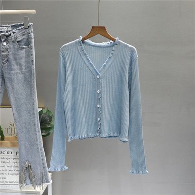 Peenikese kudumiga nööpidega lokkidega naiste kampsun