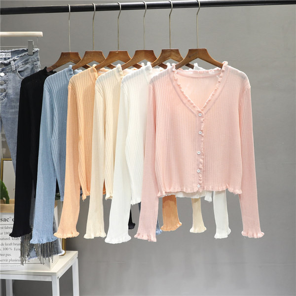 Peenikese kudumiga nööpidega lokkidega naiste kampsun