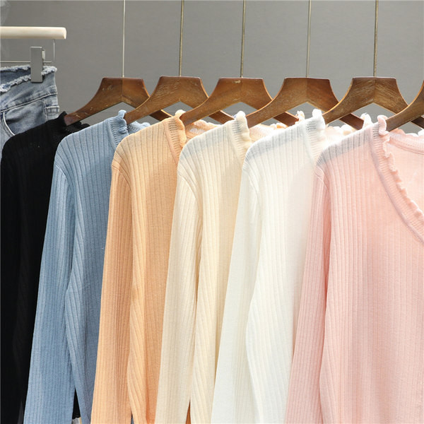 Peenikese kudumiga nööpidega lokkidega naiste kampsun