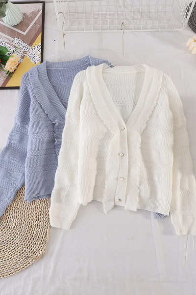 Naiste kaasaegne vest spits-kaelusega