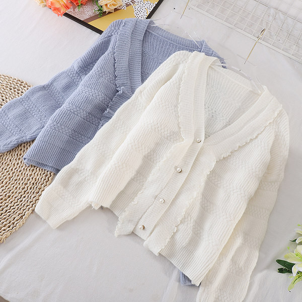 Naiste kaasaegne vest spits-kaelusega